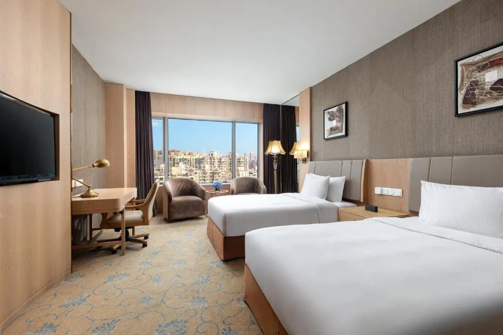 CROWNE PLAZA NOAH SQUARE