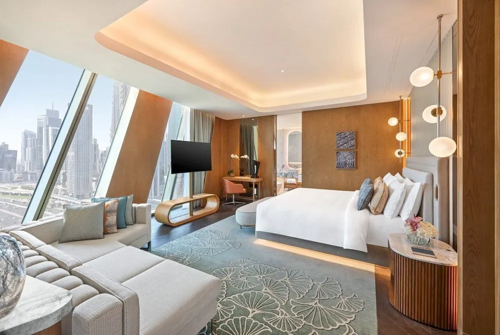 MANDARIN ORIENTAL DOWNTOWN