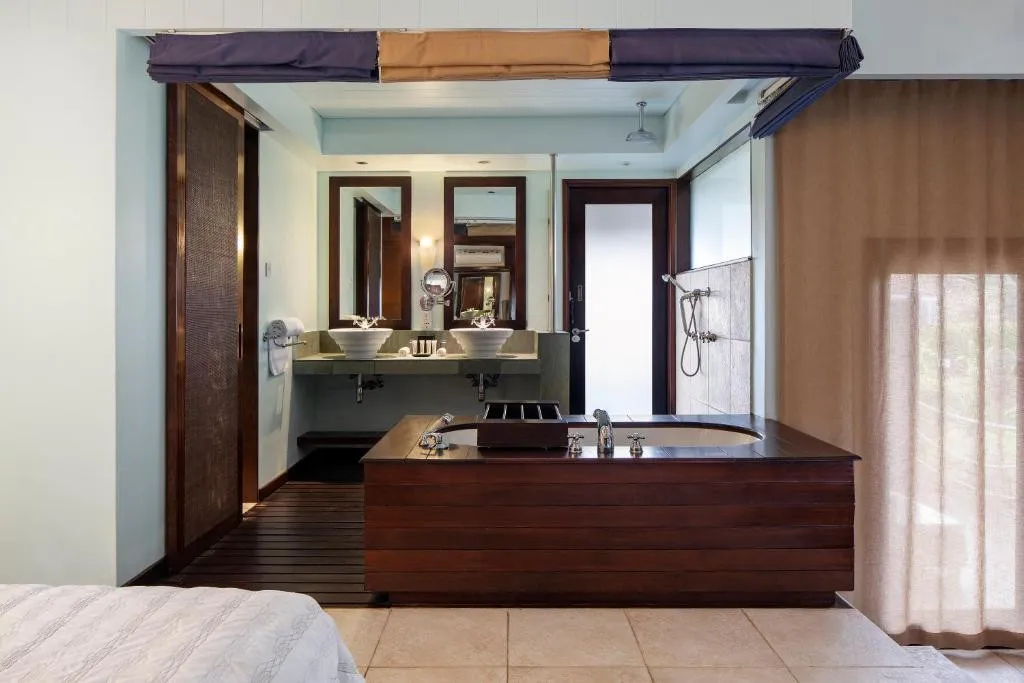 FISHERMANS COVE RESORT (EX. LE MERIDIEN FISHERMANS COVE)