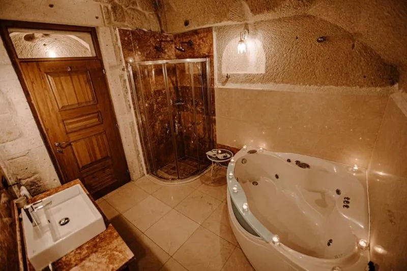 TAFONI HOUSES CAVE HOTEL