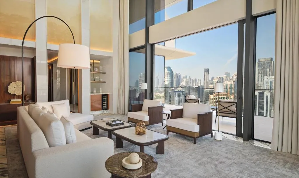 THE LANA DORCHESTER COLLECTION