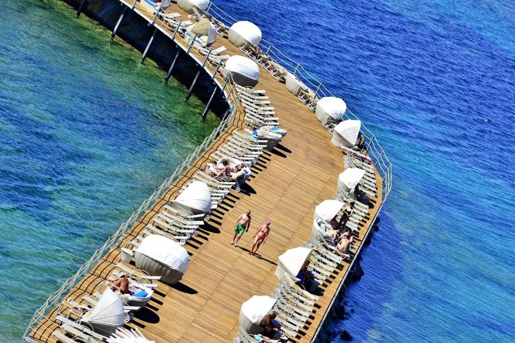AZURA DELUXE RESORT & SPA
