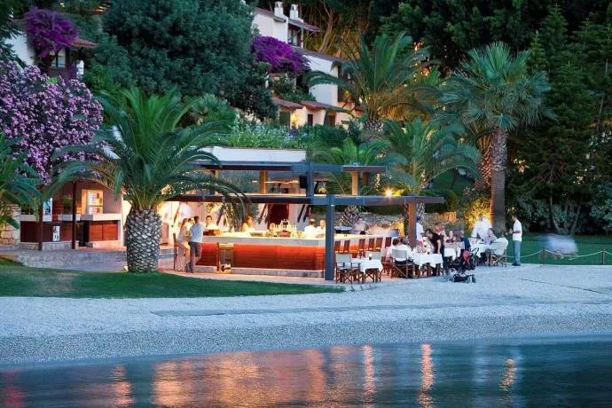 HILLSIDE BEACH CLUB