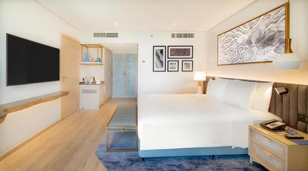 RADISSON BLU HOTEL & RESORT ABU DHABI CORNICHE (EX. HILTON ABU DHABI)