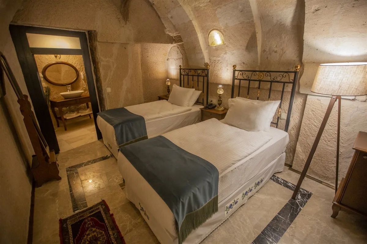 LAVENDER CAVE HOTEL