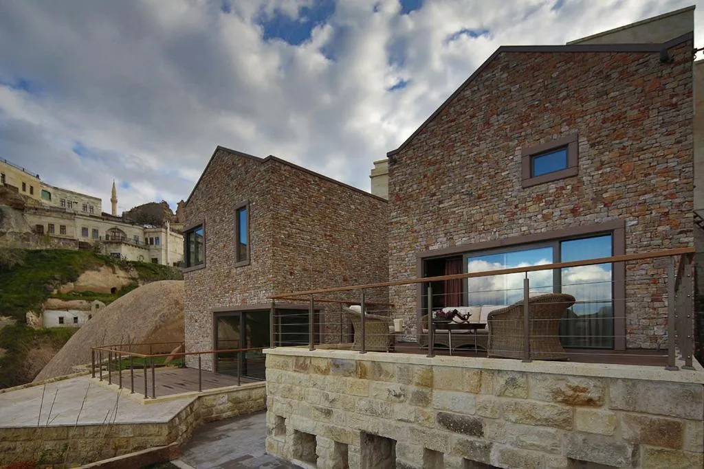 ARIANA SUSTAINABLE LUXURY LODGE