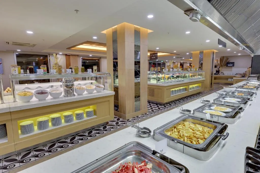 RAMADA HOTEL & SUITES BY WYNDHAM KUSADASI