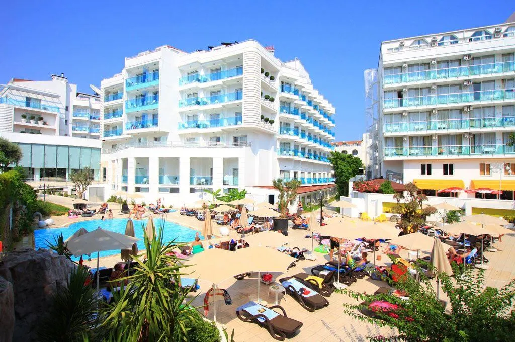 BLUE BAY PLATINUM