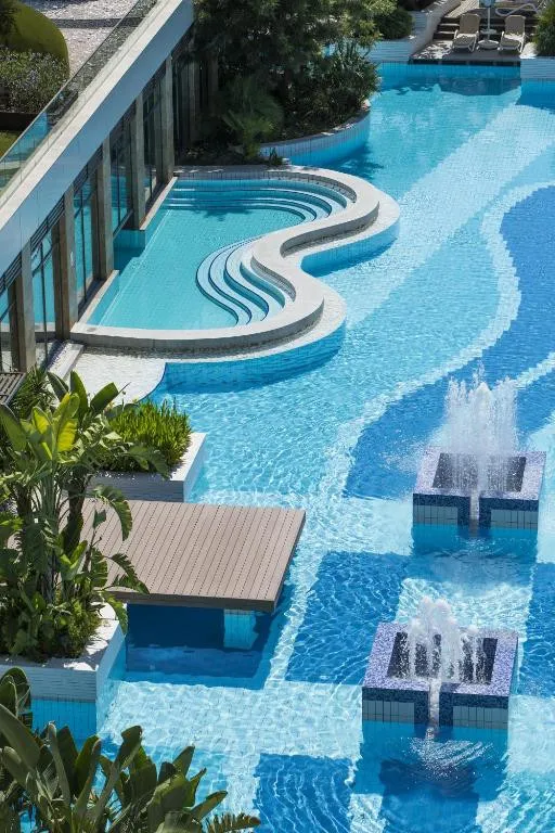 TUI BLUE SIDE ADULTS ONLY 16+