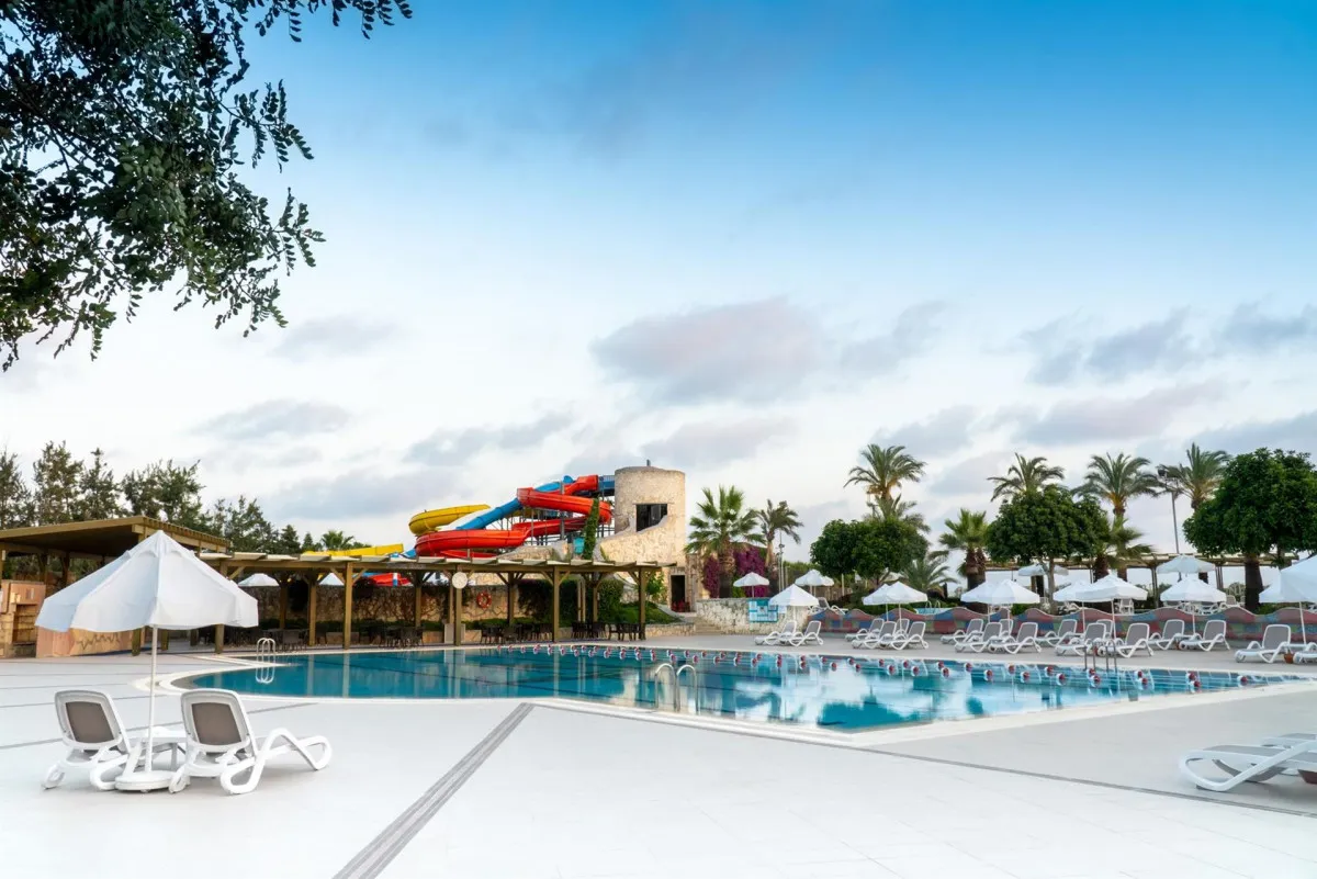 BLUE WATERS CLUB & RESORT