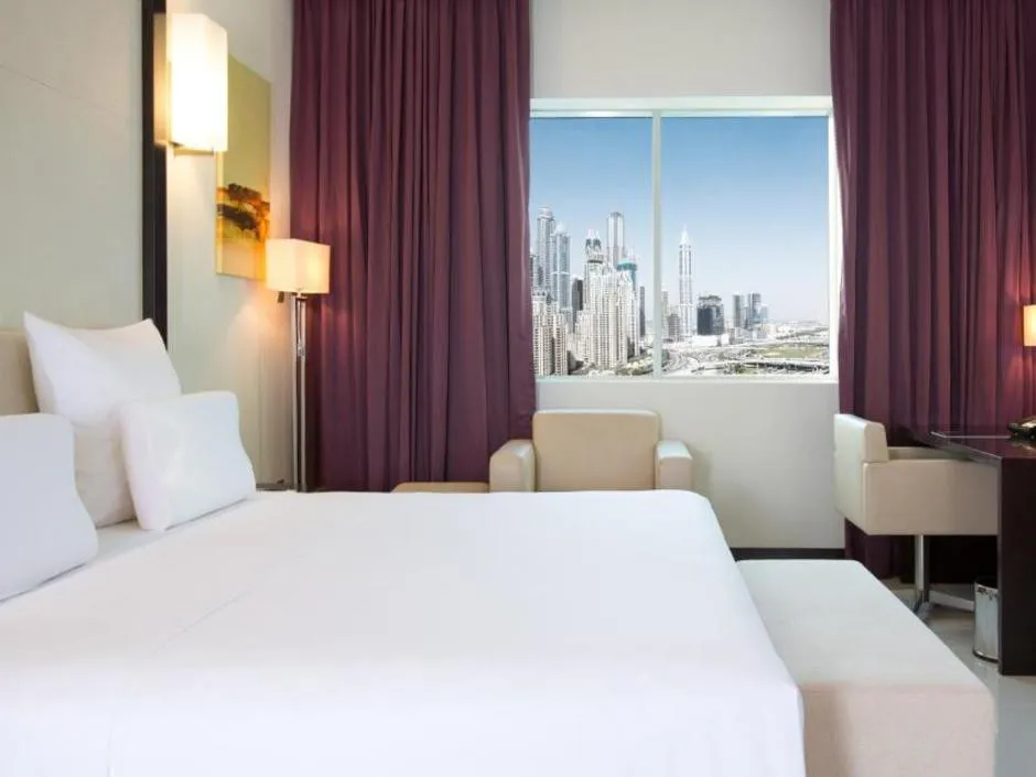 PULLMAN DUBAI JUMEIRAH LAKES TOWERS