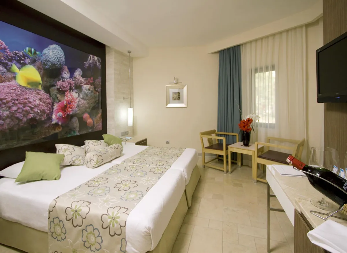 BLUE WATERS CLUB & RESORT