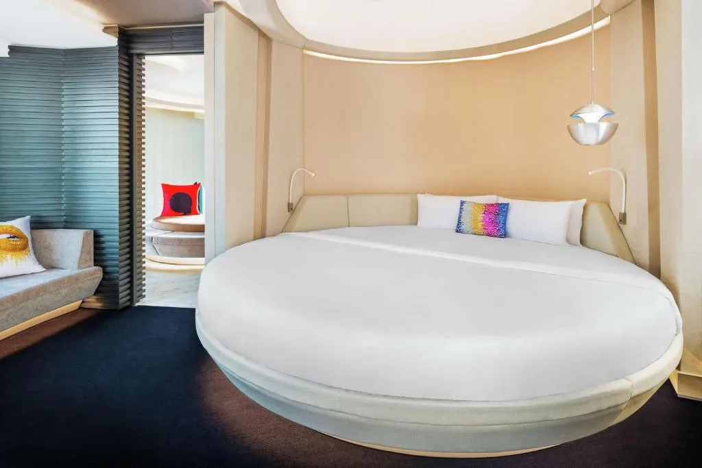V HOTEL CURIO COLLECTION BY HILTON