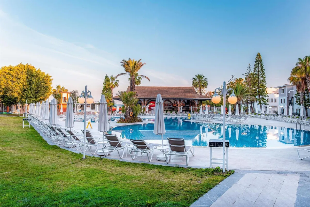 SELECTUM COLOURS RESORT SIDE (EX. EUPHORIA BARBAROSS BEACH RESORT)