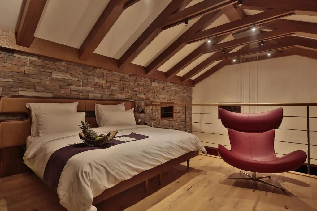 ARIANA SUSTAINABLE LUXURY LODGE