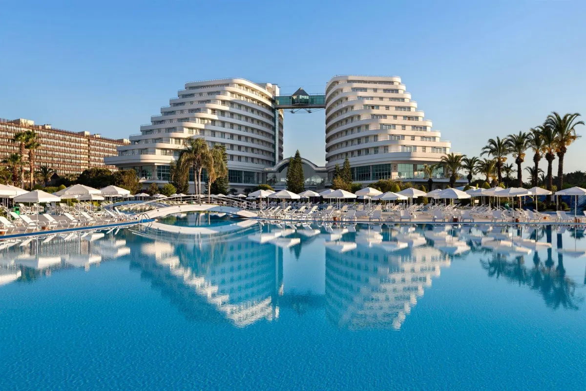 MIRACLE RESORT