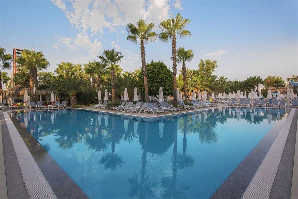 DELPHIN DELUXE RESORT