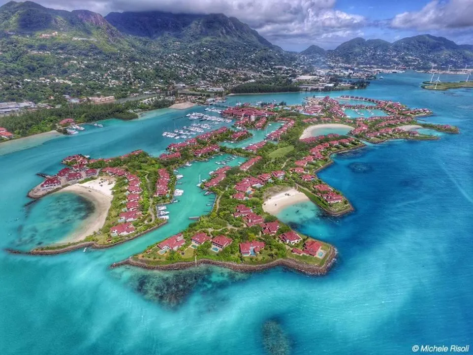 EDEN ISLAND LUXURY ACCOMMODATION