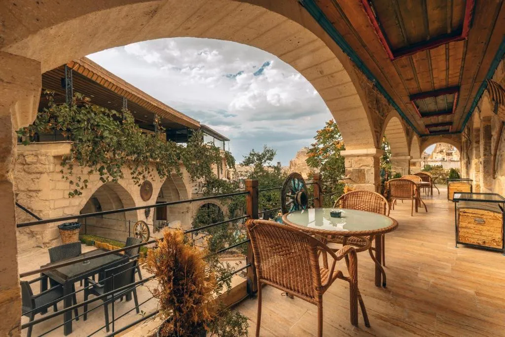 KAYATA CAVE SUITES