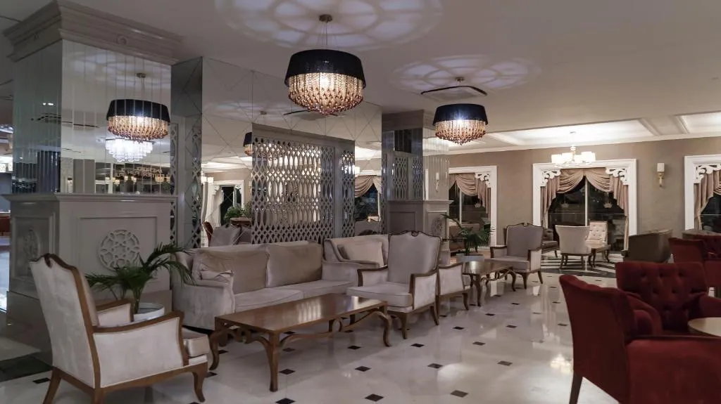 SIDE CROWN SERENITY HOTEL