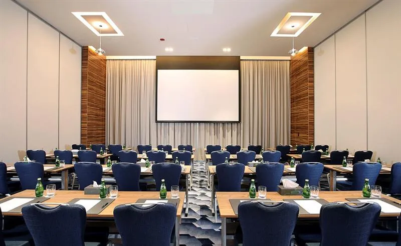 GRAND COSMOPOLITAN HOTEL