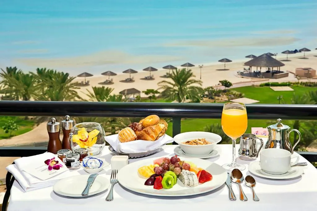 DANAT JEBEL AL DHANNA RESORT