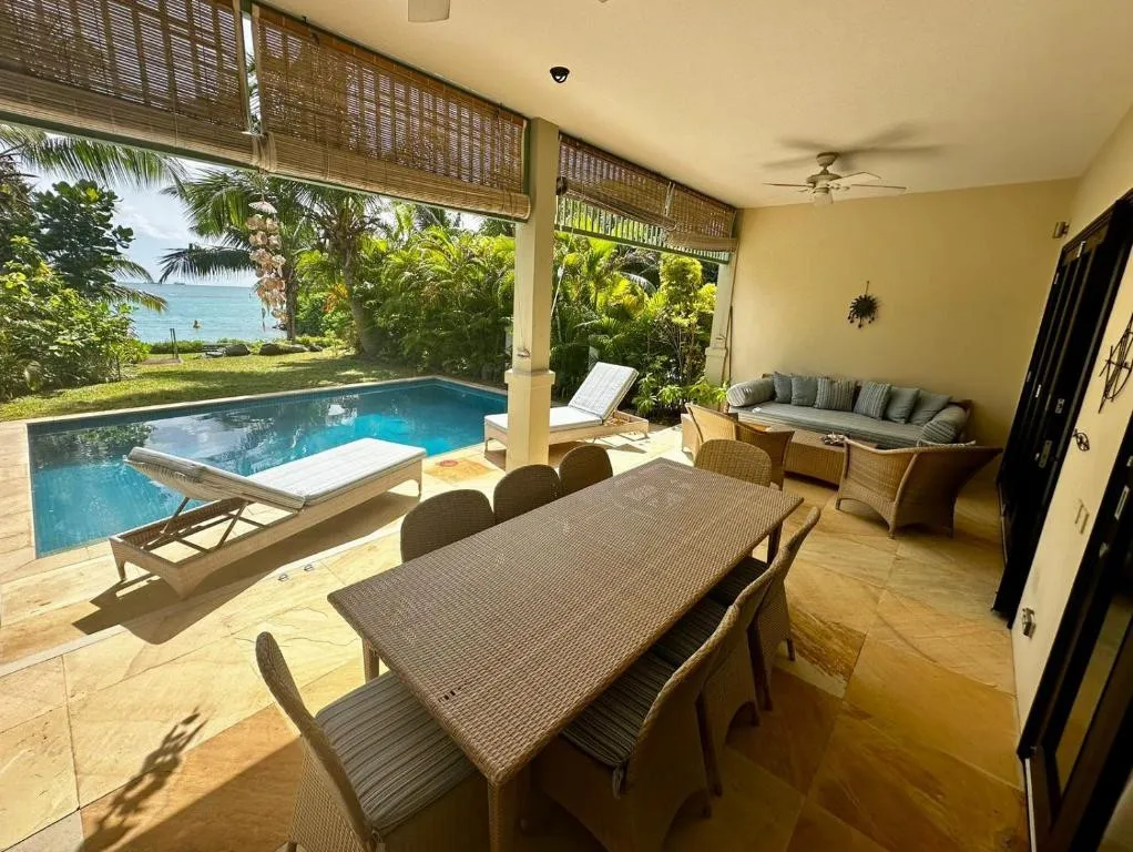 EDEN ISLAND LUXURY ACCOMMODATION