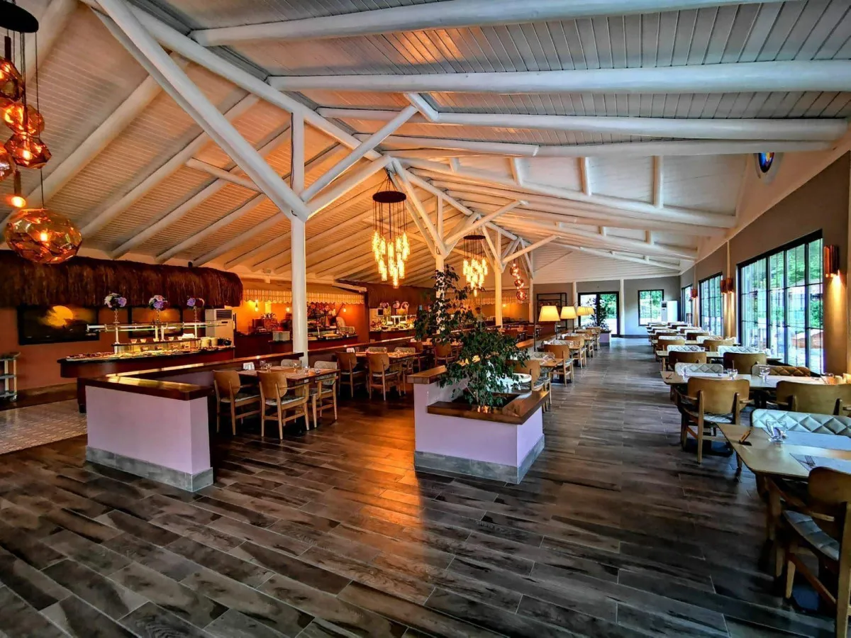 THE BAY BEACH CLUB & PORT SIGL