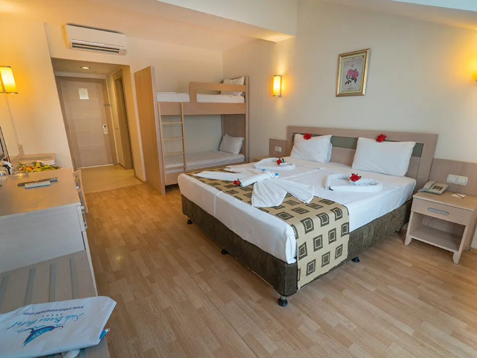 SIDE BREEZE HOTEL (MONACHUS PARK)