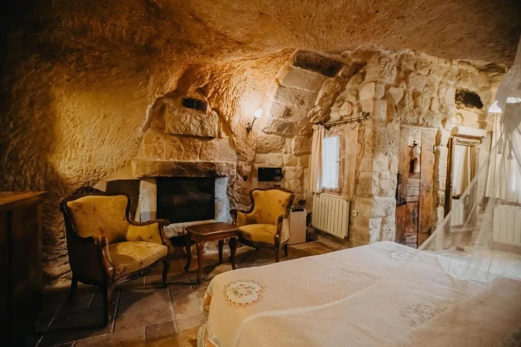 MELEKLER EVI CAVE