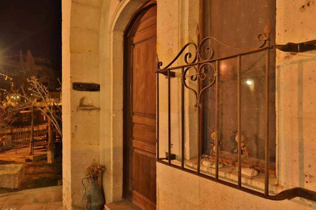 MELEKLER EVI CAVE
