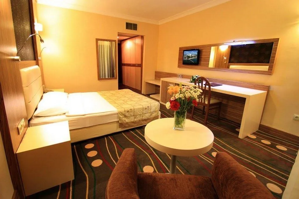 BLUE VISTA HILL HOTEL (EX. VISTA HILL HOTEL)