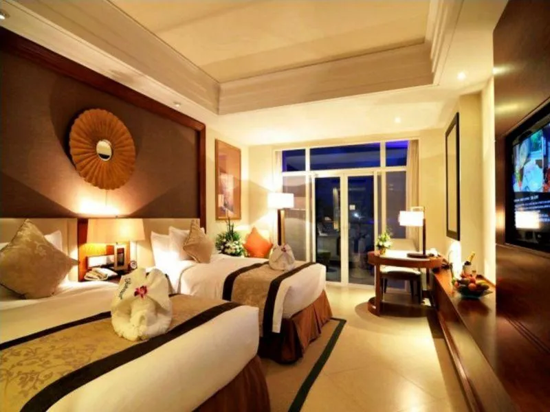 HOWARD JOHNSON NEW PORT RESORT