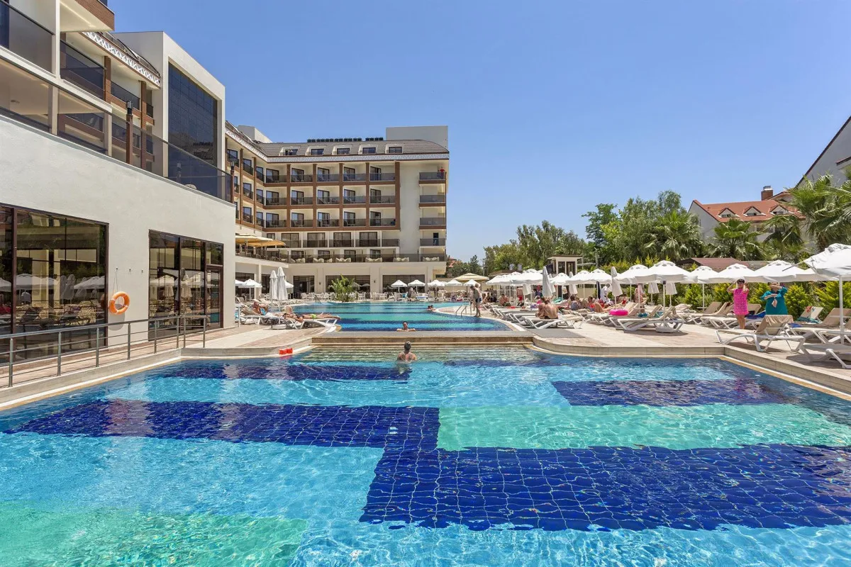 GLAMOUR RESORT & SPA