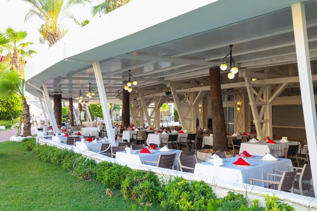 CRYSTAL ADMIRAL AQUA COLLECTION (EX. CRYSTAL ADMIRAL RESORT SUITES & SPA)