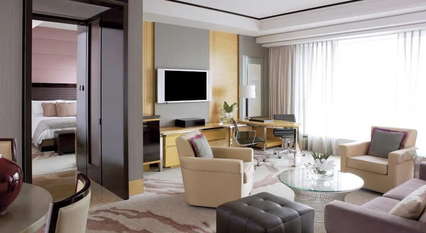 FOUR SEASONS HOTEL HONG KONG