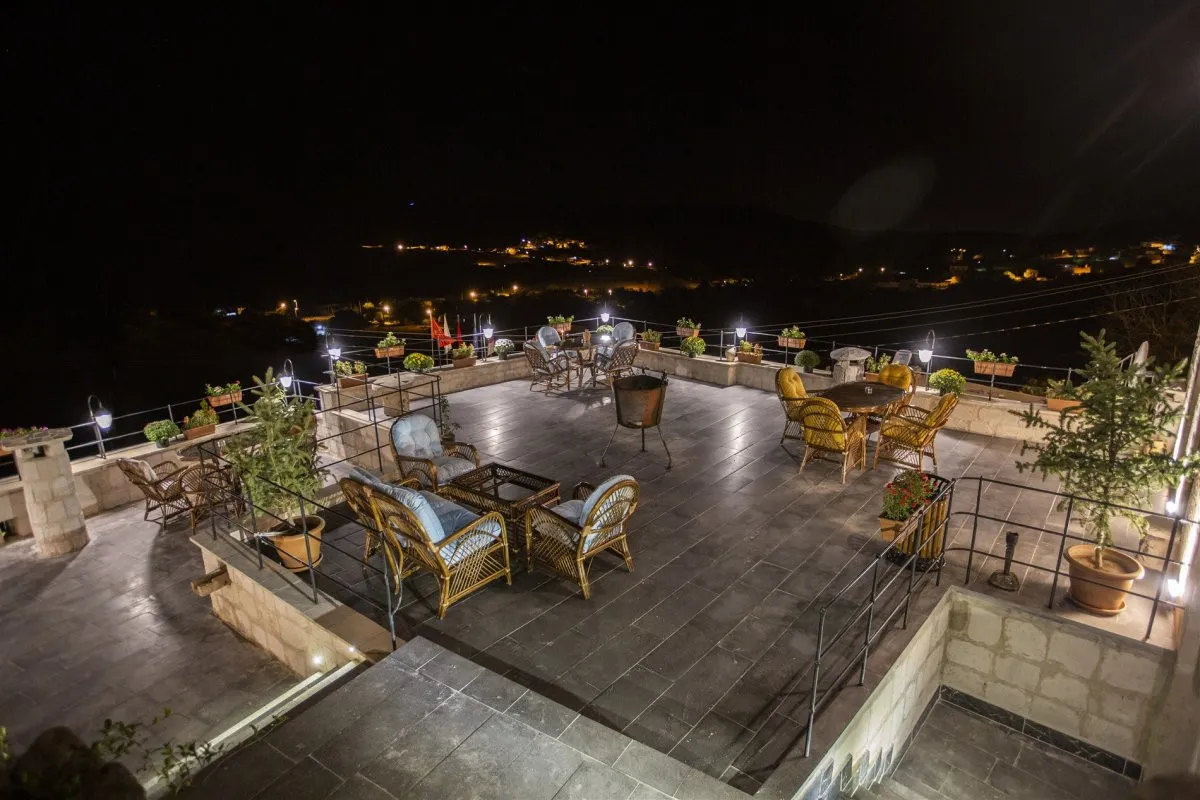 LAVENDER CAVE HOTEL