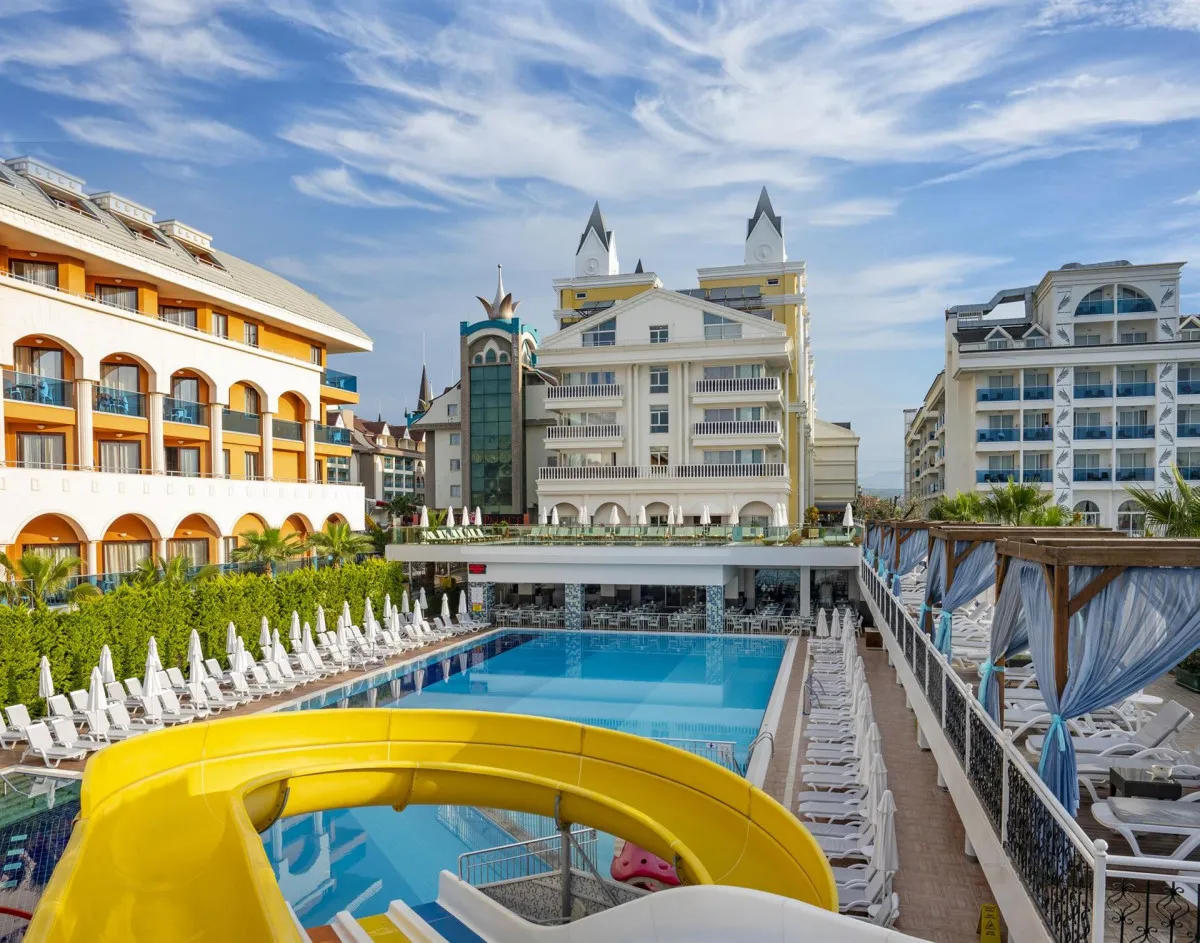 DREAM WORLD RESORT & SPA