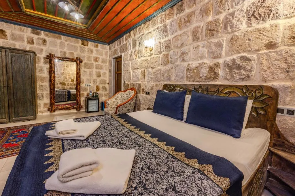 KAYATA CAVE SUITES