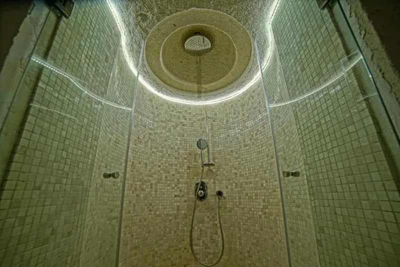 TARU CAVE SUITES