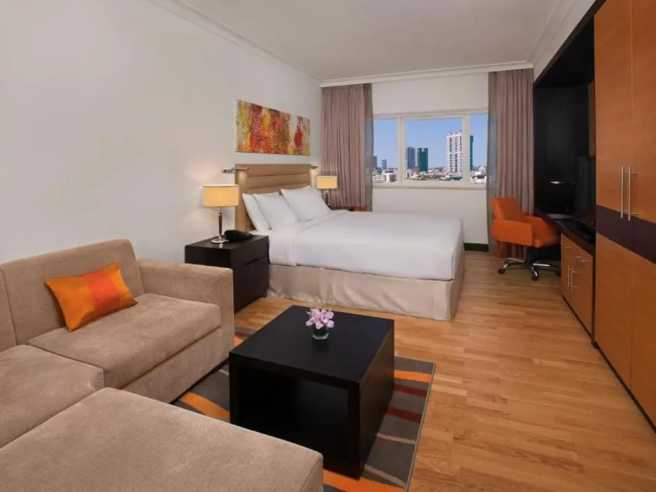 DOUBLETREE BY HILTON HOTEL & RESIDENCES DUBAI AL BARSHA