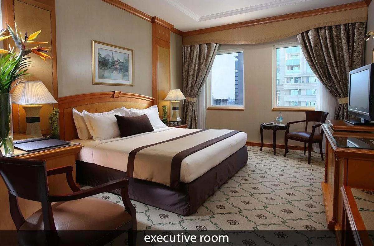 KNIGHT CASTLE HOTEL (EX. CARLTON PALACE)