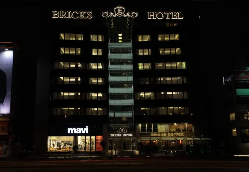 BRICKS AIRPORT