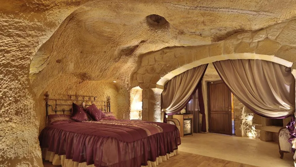 GOLDEN CAVE SUITES