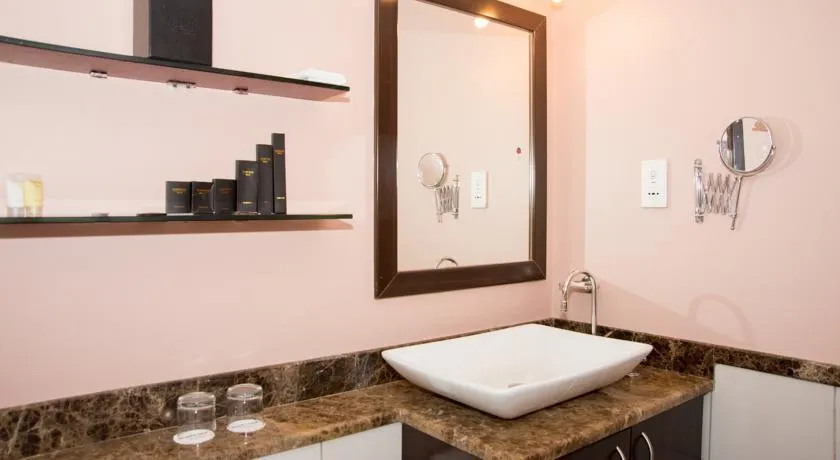 PEARL COAST PREMIER HOTEL APARTMENTS