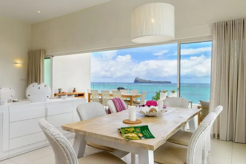 MYRA SEAFRONT SUITES AND PENTHOUSES BY LOV