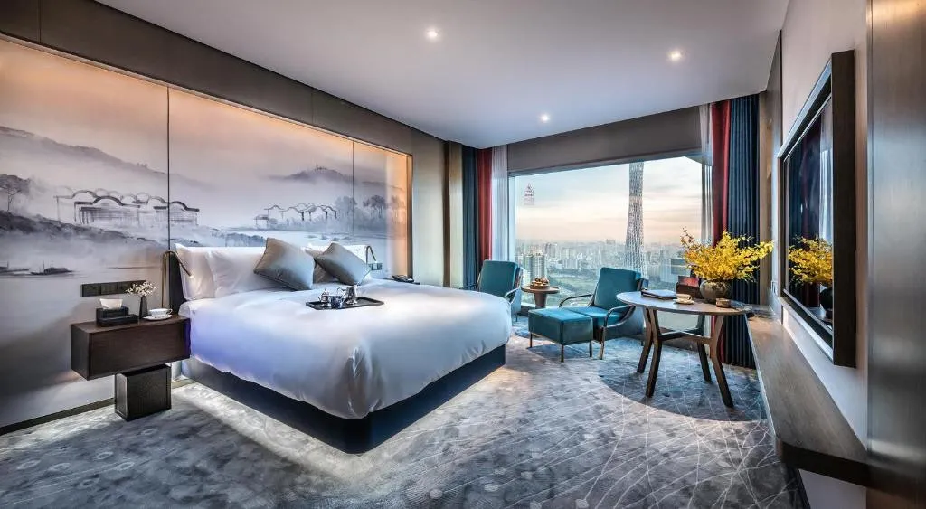 ELEGANT HOTEL