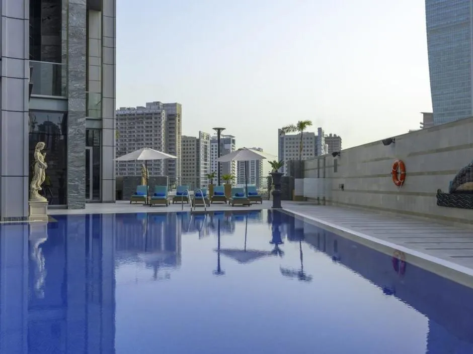 RENAISSANCE BUSINESS BAY