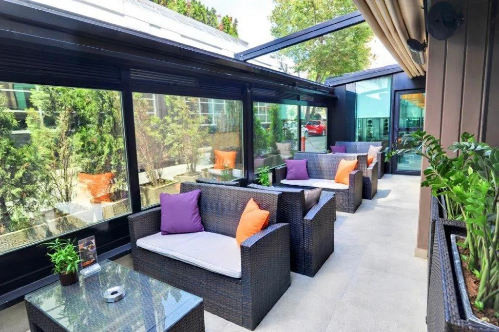AVANTGARDE LEVENT