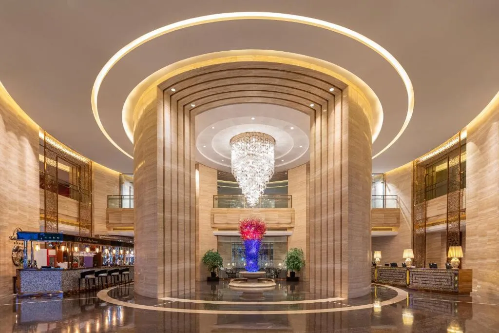 CROWNE PLAZA NOAH SQUARE